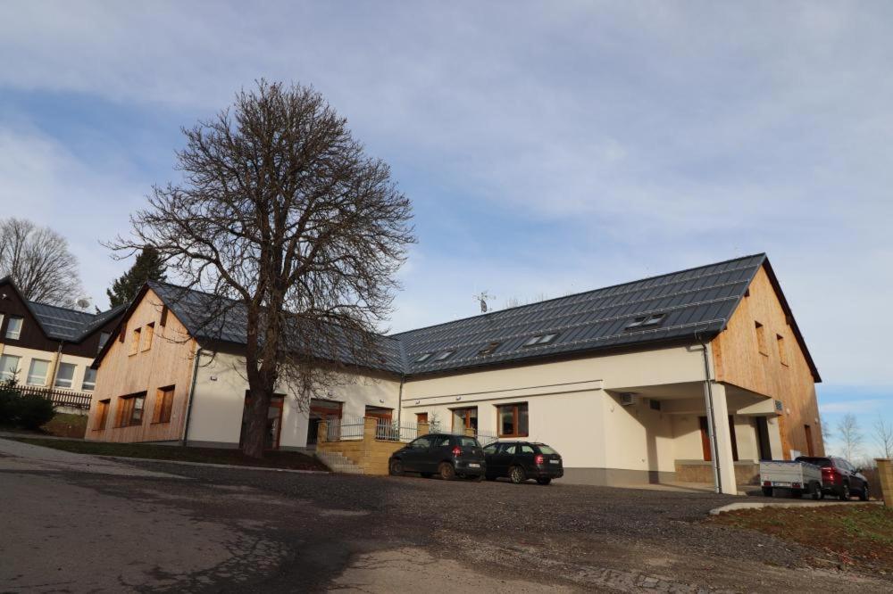 Pension A Restaurace U Sousedu Strazny Bagian luar foto